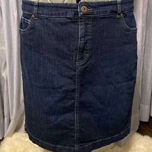 EUC Style & co stretch dark denim skirt size 18